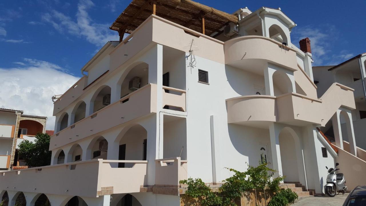 Apartments And Rooms With Parking Space Metajna, Pag - 4120 Dış mekan fotoğraf
