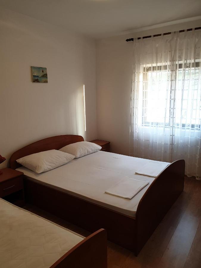 Apartments And Rooms With Parking Space Metajna, Pag - 4120 Dış mekan fotoğraf