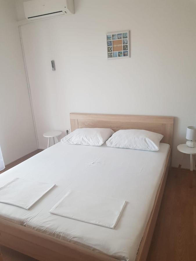 Apartments And Rooms With Parking Space Metajna, Pag - 4120 Dış mekan fotoğraf