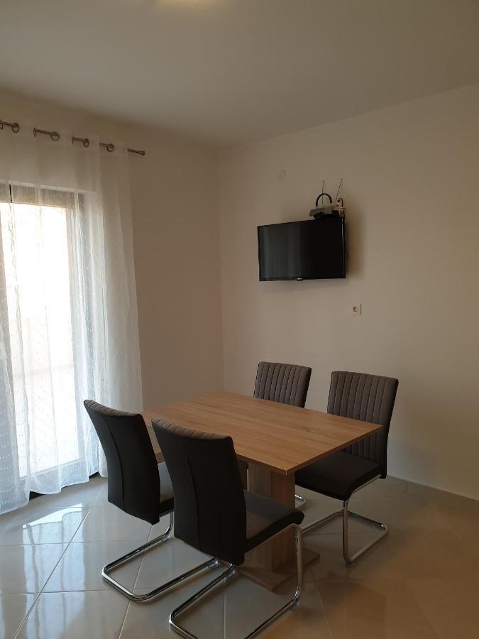 Apartments And Rooms With Parking Space Metajna, Pag - 4120 Dış mekan fotoğraf