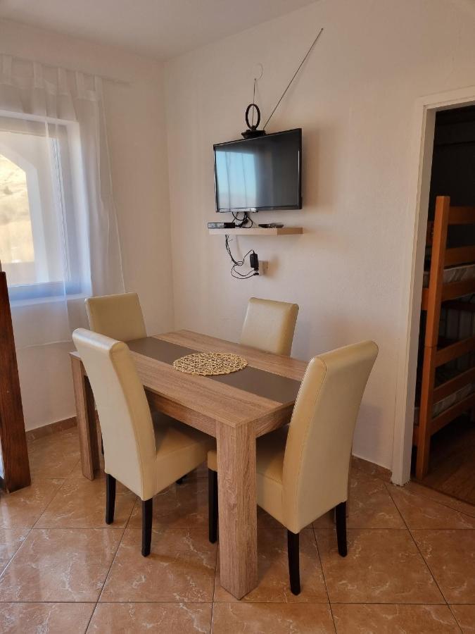 Apartments And Rooms With Parking Space Metajna, Pag - 4120 Dış mekan fotoğraf