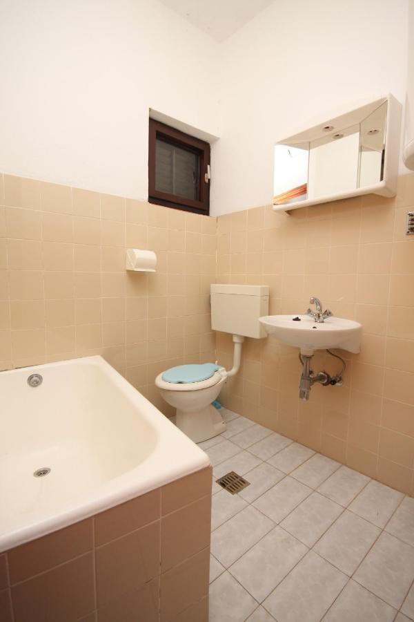 Apartments And Rooms With Parking Space Metajna, Pag - 4120 Dış mekan fotoğraf