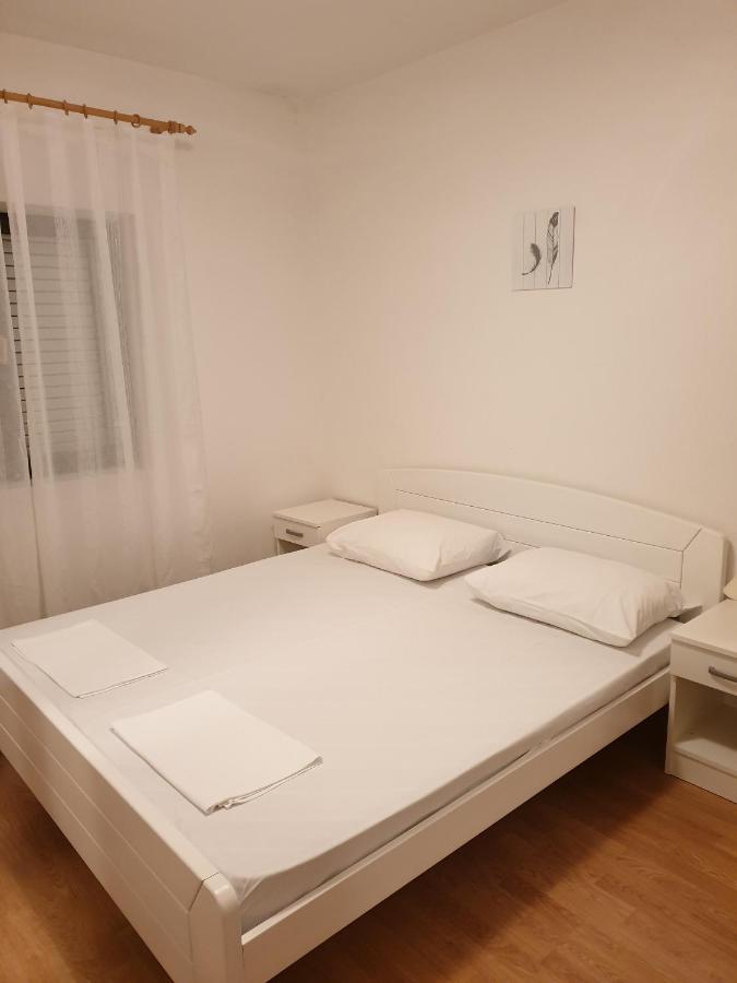 Apartments And Rooms With Parking Space Metajna, Pag - 4120 Dış mekan fotoğraf