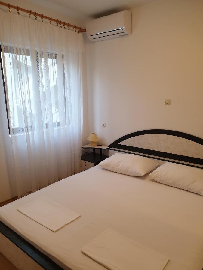 Apartments And Rooms With Parking Space Metajna, Pag - 4120 Dış mekan fotoğraf
