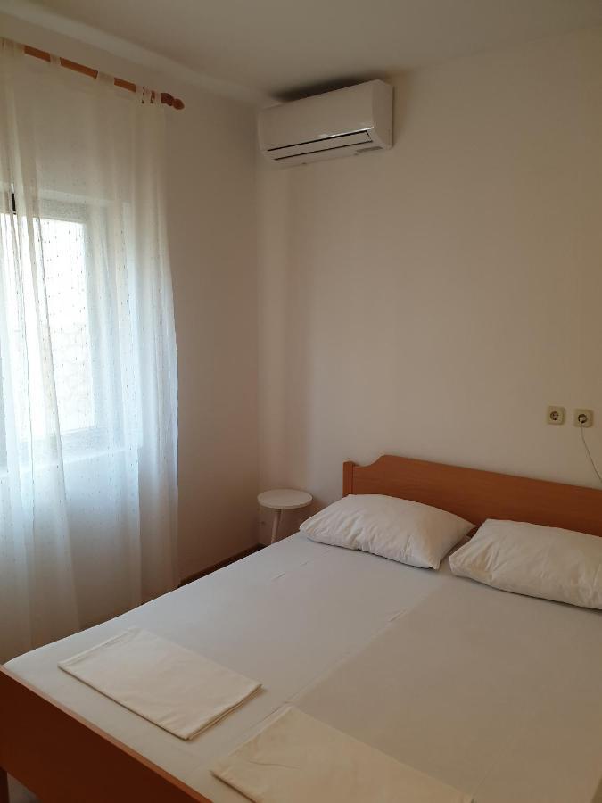 Apartments And Rooms With Parking Space Metajna, Pag - 4120 Dış mekan fotoğraf