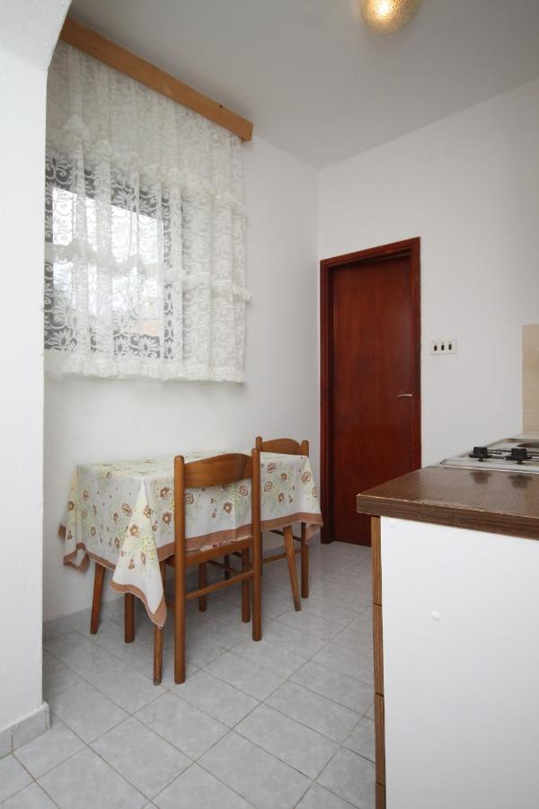 Apartments And Rooms With Parking Space Metajna, Pag - 4120 Dış mekan fotoğraf