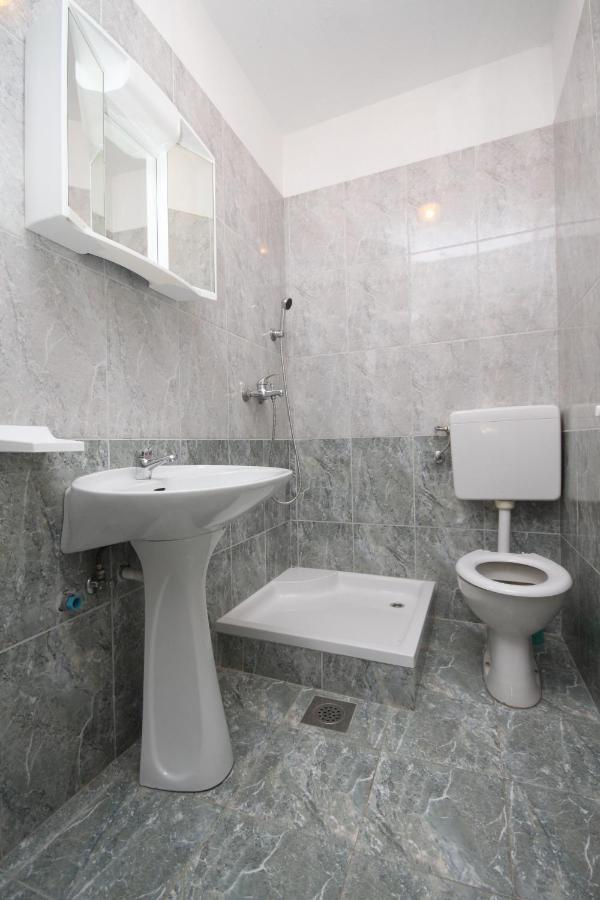 Apartments And Rooms With Parking Space Metajna, Pag - 4120 Dış mekan fotoğraf
