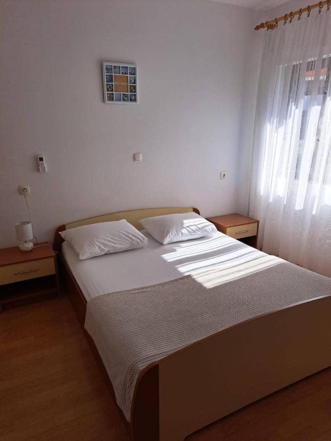 Apartments And Rooms With Parking Space Metajna, Pag - 4120 Dış mekan fotoğraf